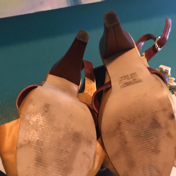 Heels - Picture 4 of 4